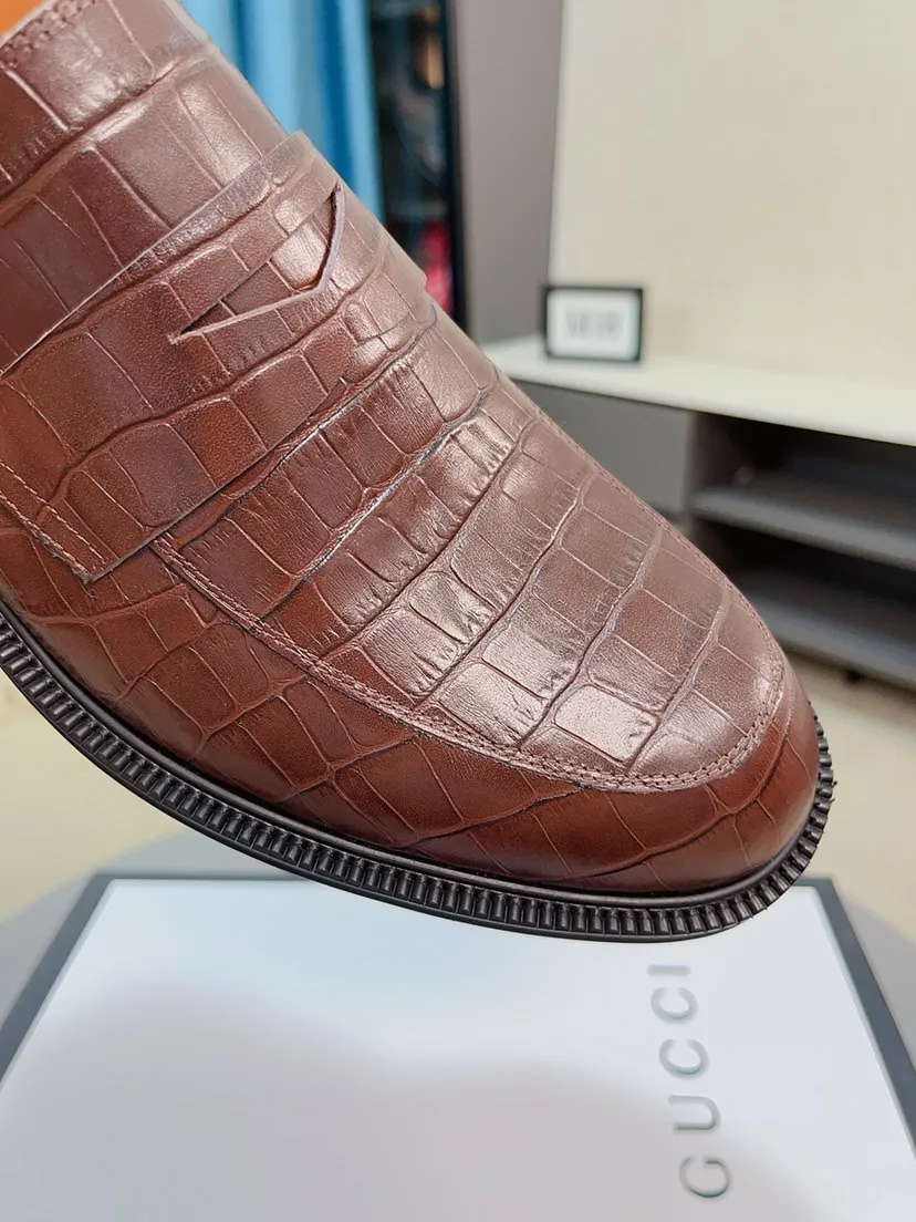 Men's shoes💰520🌸🌸【GUCCi】Original calfskin, water-dyed cowhide lining, original outsole, men's and women's fashion, formal casual leather shoes, slip-on men's and women's shoes series, young fashion, European and American trends, British style, random matching, comfortable feet, standard code: men's size 38-44 (45 can be customized)\nGrade: same style as the official website, original quality